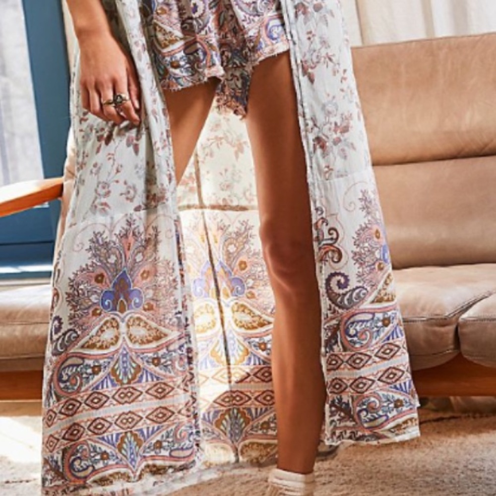 FREE PEOPLE BALI PIXIE LOUNGE SET IN MOONDANCE COMBO 2-PIECES ROBE AND SHORTS S - Picture 4 of 9